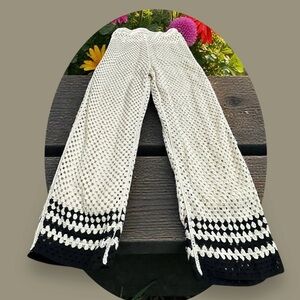 Ultra Pink Crochet Knit Pull On Pants.
Cream/Black. Size: Small